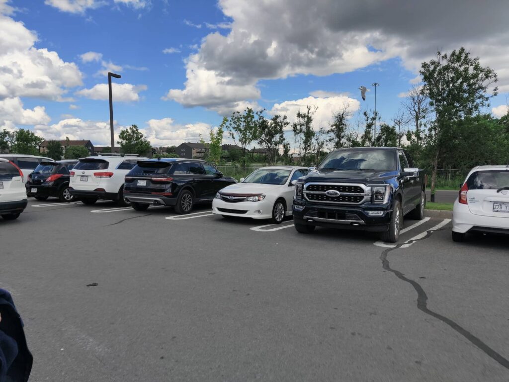Subaru Impreza sur le parking de Costco